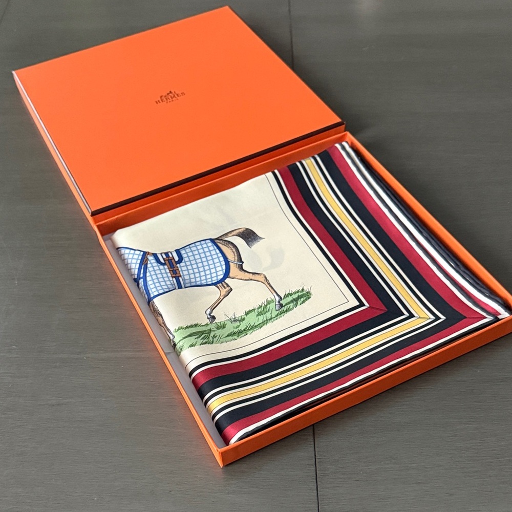 HERMES COUVERTURES ET TENUES DE JOUR FOREVER SCARF 90 SILK TWILL - Picture 2 of 10